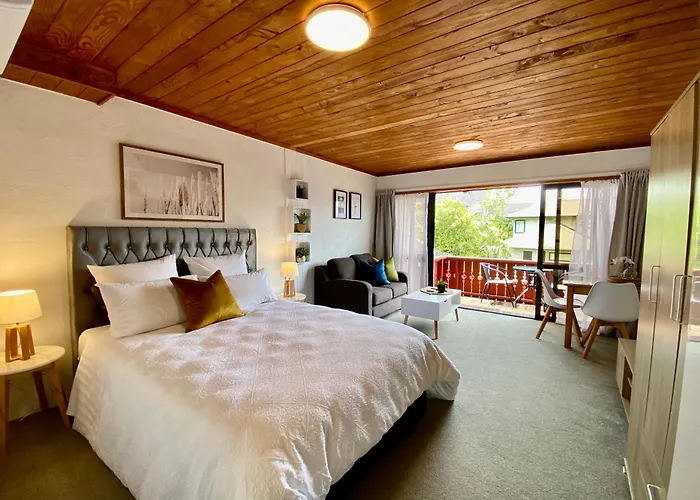The Swiss Chalet Holiday Apartment 6, Bay Of Islands